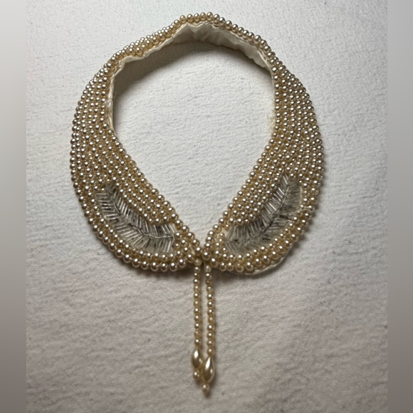 Jewelry - VTG Faux pearl collar necklace bugle bead leaf pattern satin back wedding formal